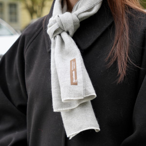 秘魯頂級皇家羊駝毛Royal Alpaca短版圍巾-經典霧灰人字紋BF16