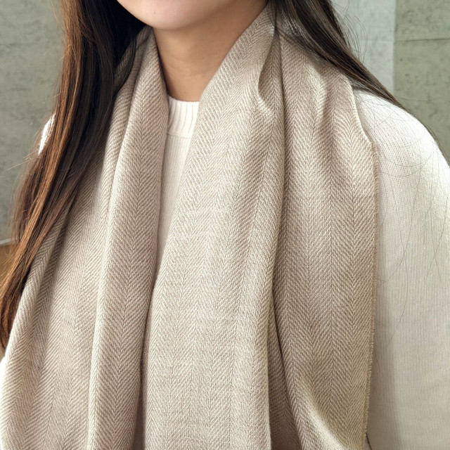 秘魯頂級皇家羊駝毛Royal Alpaca寬版圍巾-淺焙燕麥人字紋BF07