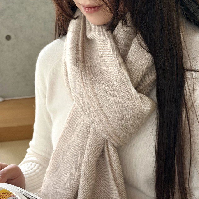 秘魯頂級皇家羊駝毛Royal Alpaca寬版圍巾-淺焙燕麥人字紋BF07