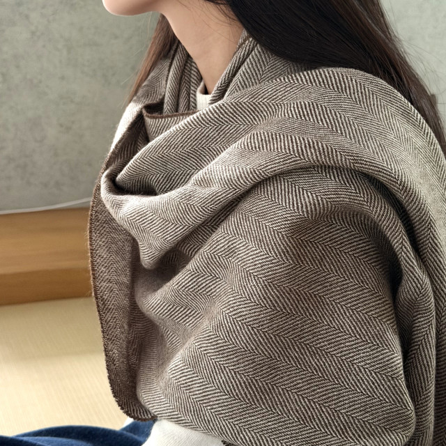 秘魯頂級皇家羊駝毛Royal Alpaca寬版圍巾-摩卡慕斯人字紋BF08