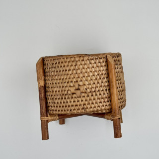 印尼手工藤編圓形接木高腳籃