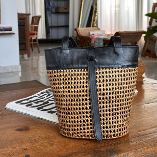 印尼手工窄版藤編牛皮扭結肩背包-黑色