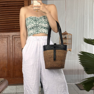 印尼手工窄版藤編牛皮扭結肩背包-黑色