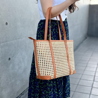 印尼手工藤編牛皮肩背寬版包-橘咖色